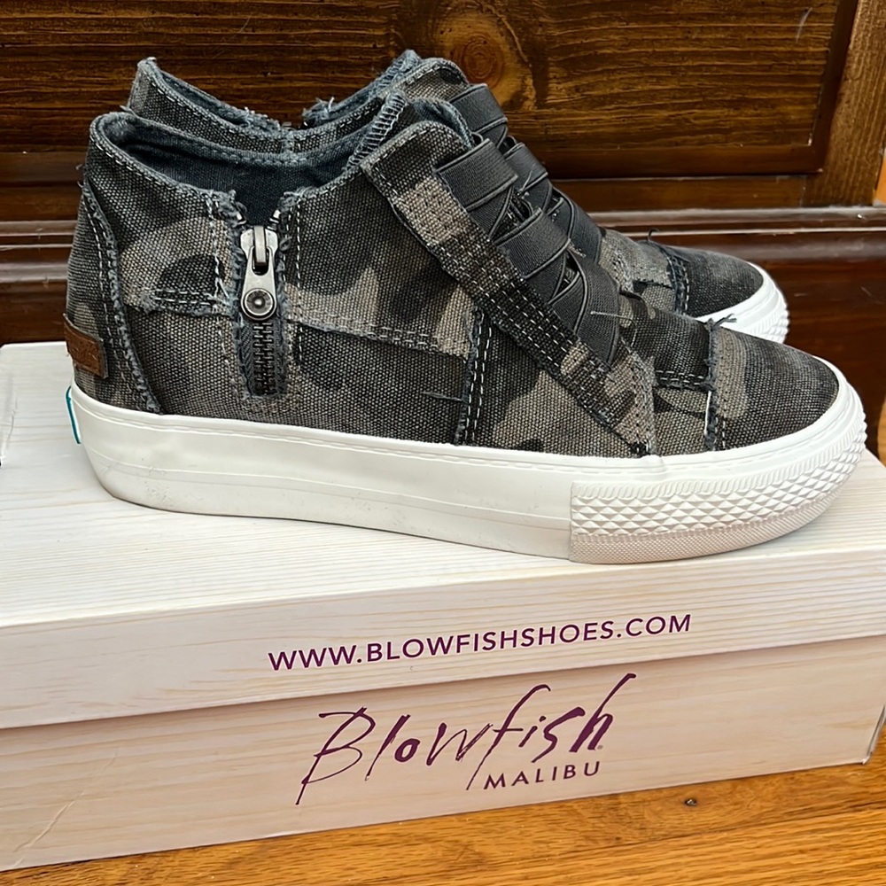 Blowfish Mamba Camo sneakers. Size 8.